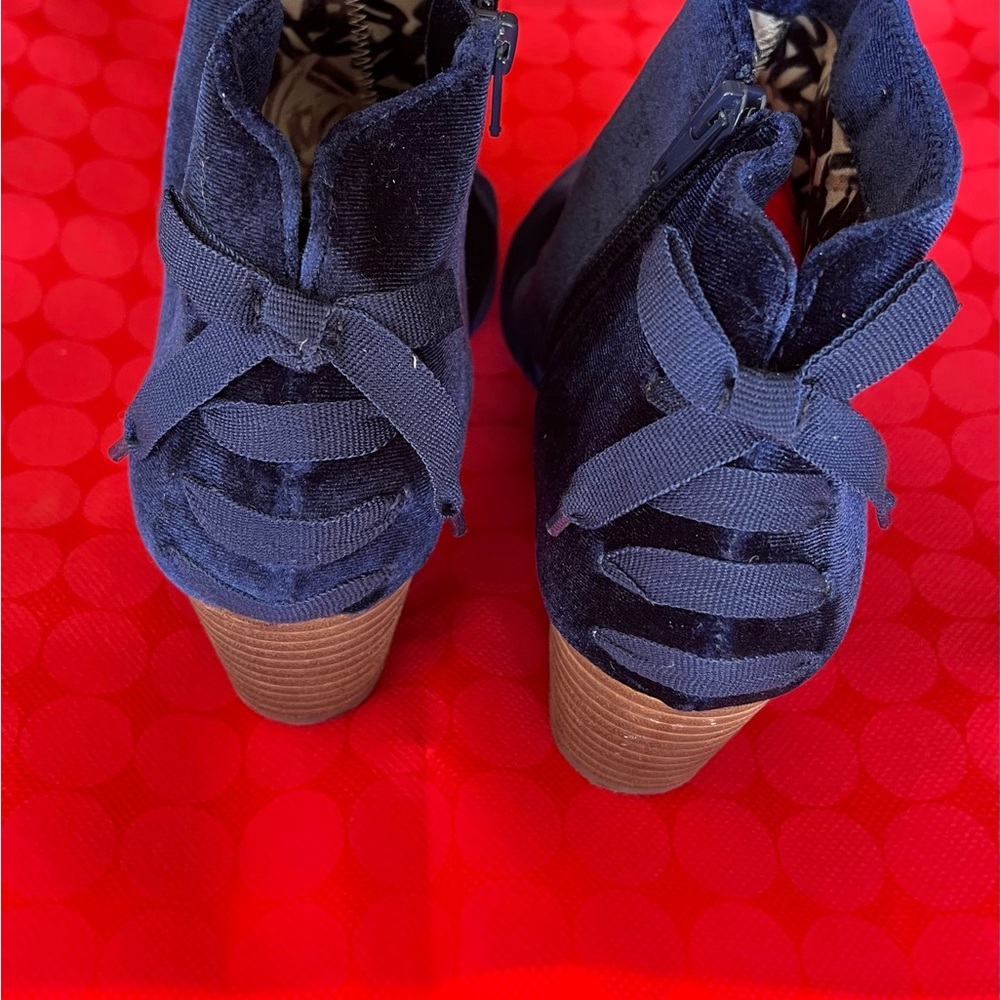 Elegant Velvet Restricted Ankle Boots